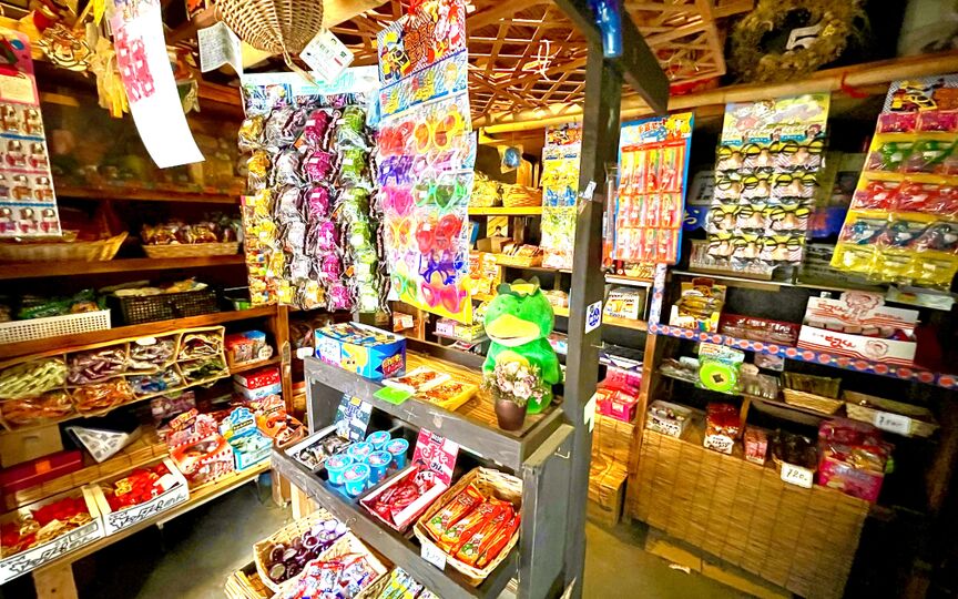 駄菓子屋まぼろし堂　店内