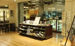 cafe ＆ books biblioteque 大阪 梅田店
