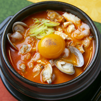 関内韓国料理　ソクチョサムゲタン　サムギョプサルの写真
