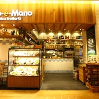 Pizzeria ＆ Trattoria Mano-e-Mano みなとみらい店の写真