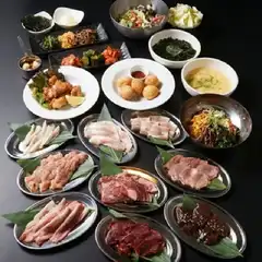 スタンダード食べ放題3300円　+660円、+1200円で飲み放題付きに変更可能★